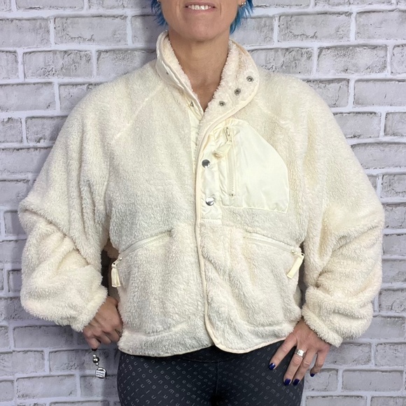 Like New |•DEE ELLY•| Super Soft Fuzzy Fleece Sweater Size Medium - Picture 1 of 12